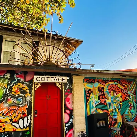 Magical, Unique Villa At Boho Restaurant & Bar